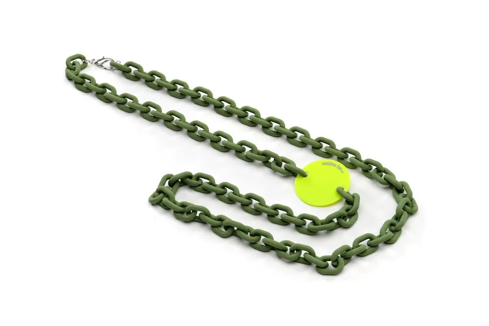 be addict necklace set